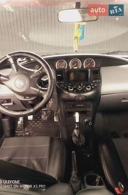 Ліфтбек Nissan Primera 2002 в Лугинах