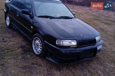 Седан Nissan Primera 1992 в Черновцах