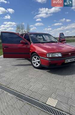 Седан Nissan Primera 1993 в Буске
