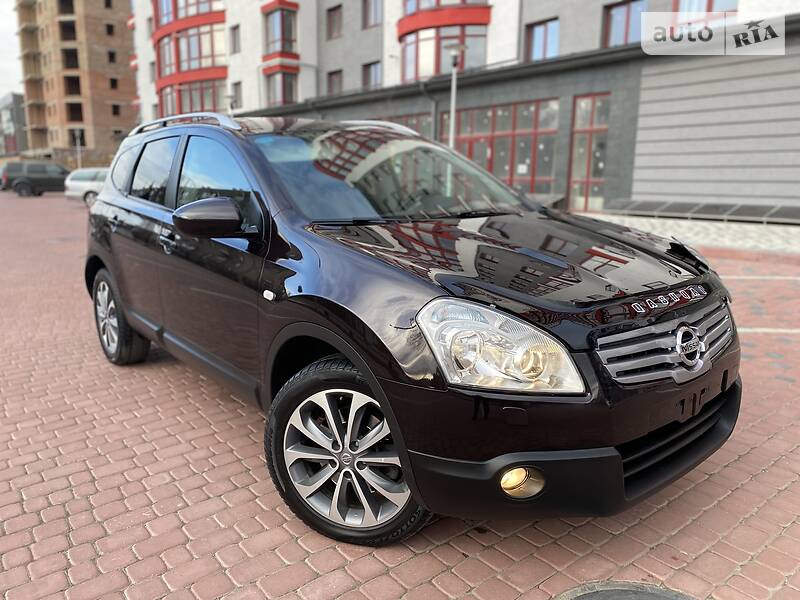 Позашляховик / Кросовер Nissan Qashqai+2 2010 в Івано-Франківську