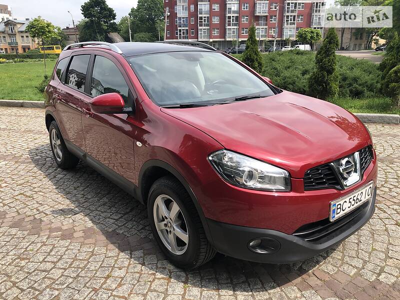 Позашляховик / Кросовер Nissan Qashqai+2 2010 в Львові