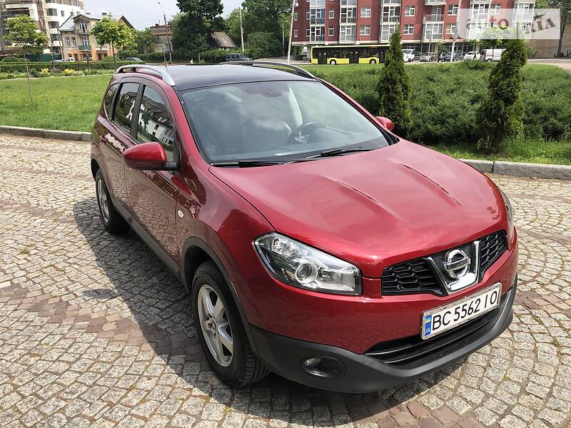 Позашляховик / Кросовер Nissan Qashqai+2 2010 в Львові