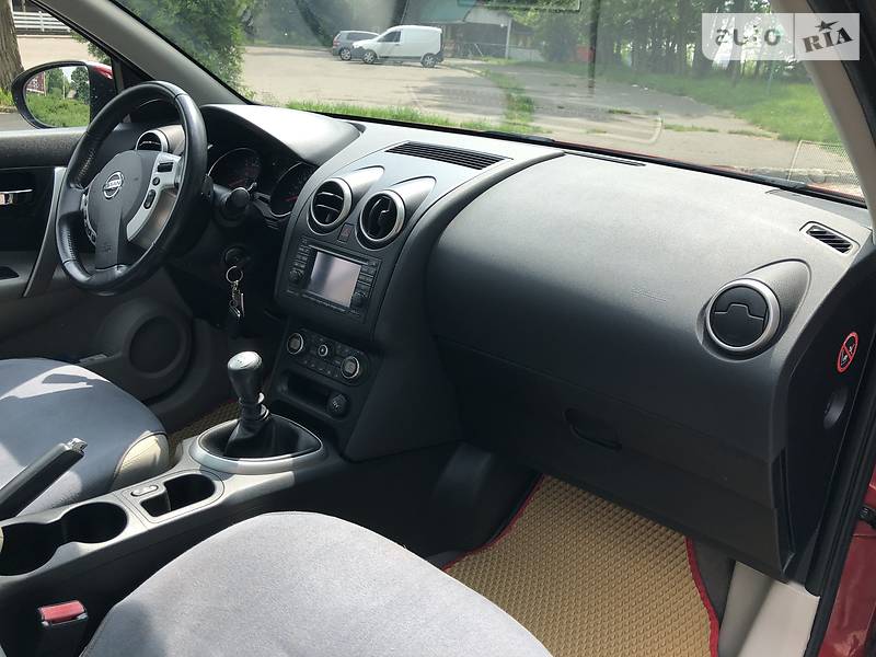 Позашляховик / Кросовер Nissan Qashqai+2 2010 в Львові