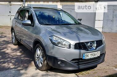 Позашляховик / Кросовер Nissan Qashqai+2 2010 в Рівному