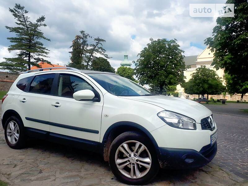 Позашляховик / Кросовер Nissan Qashqai+2 2011 в 