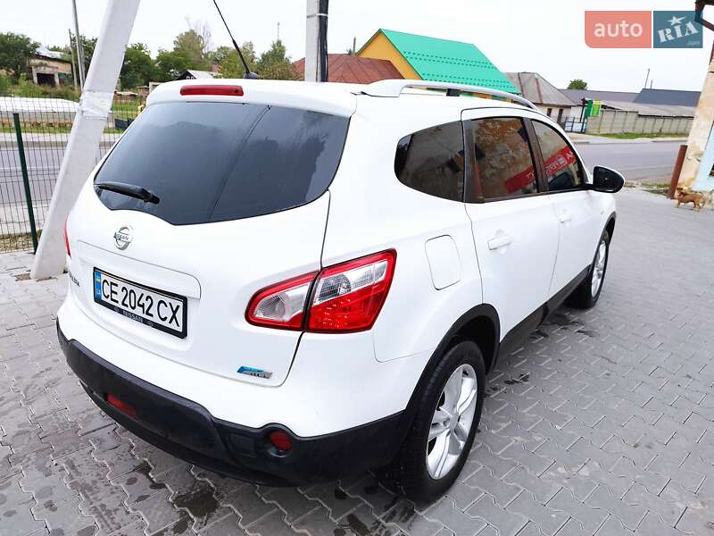 Позашляховик / Кросовер Nissan Qashqai+2 2010 в Чернівцях