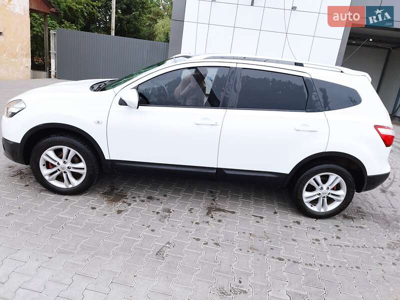 Позашляховик / Кросовер Nissan Qashqai+2 2010 в Чернівцях