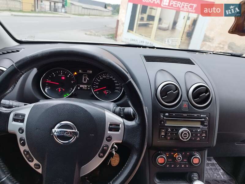 Позашляховик / Кросовер Nissan Qashqai+2 2010 в Чернівцях