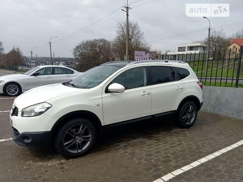 Nissan Qashqai+2 2011