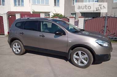 Nissan Qashqai+2 2010