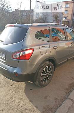 Позашляховик / Кросовер Nissan Qashqai+2 2011 в Умані