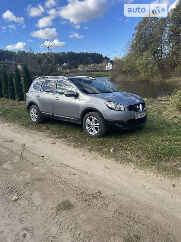 Внедорожник / Кроссовер Nissan Qashqai+2 2010 в Новояворовске