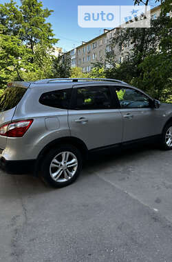 Nissan Qashqai+2 2011