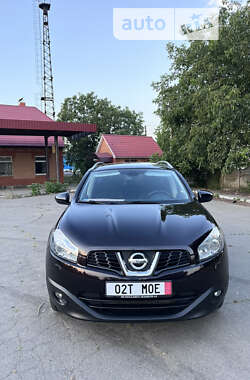 Внедорожник / Кроссовер Nissan Qashqai+2 2012 в Хороле