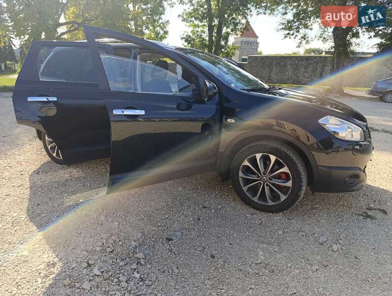 Позашляховик / Кросовер Nissan Qashqai+2 2012 в Скалаті