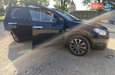 Позашляховик / Кросовер Nissan Qashqai+2 2012 в Скалаті