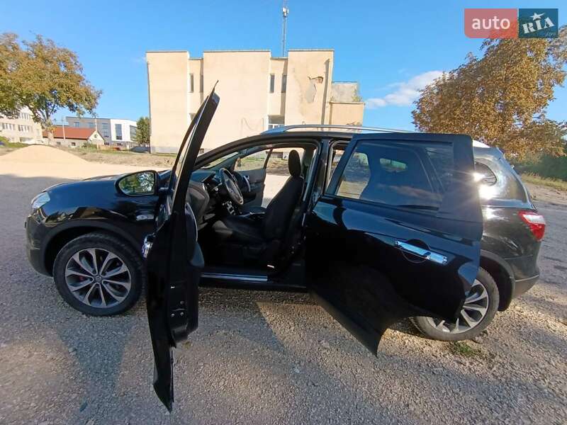 Позашляховик / Кросовер Nissan Qashqai+2 2012 в Скалаті