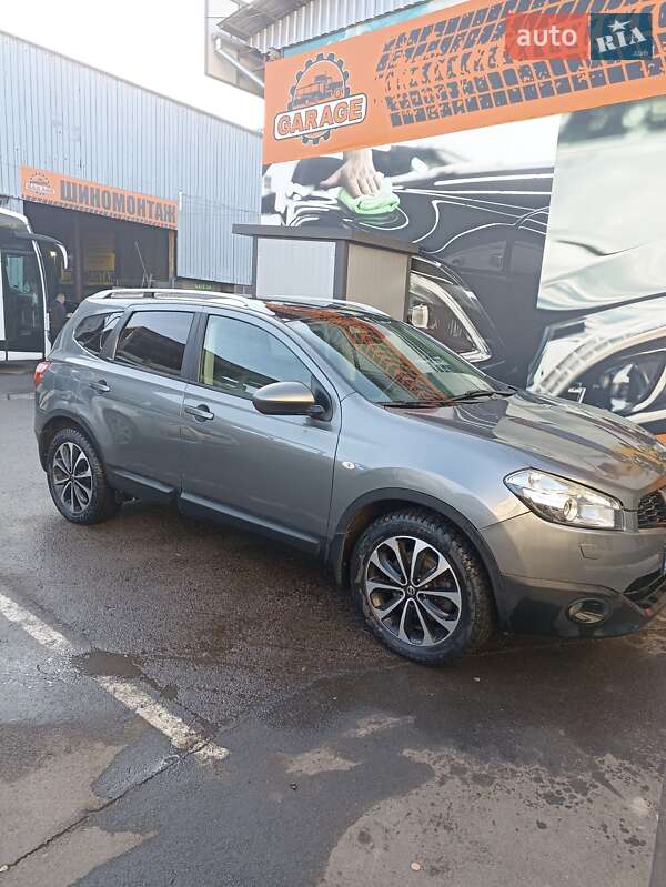 Nissan Qashqai+2 2011