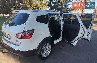 Позашляховик / Кросовер Nissan Qashqai+2 2011 в Дубні