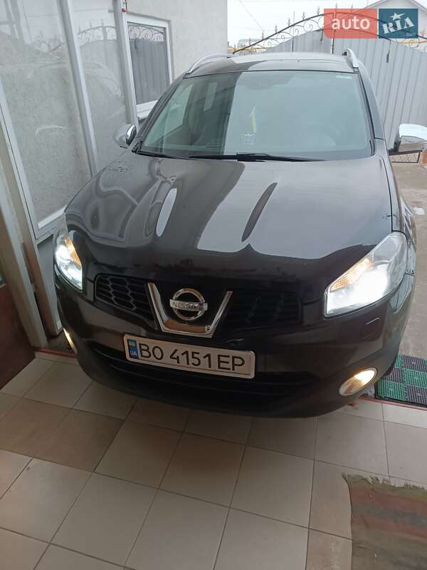 Позашляховик / Кросовер Nissan Qashqai+2 2011 в 