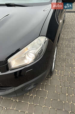 Позашляховик / Кросовер Nissan Qashqai+2 2010 в 