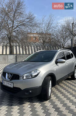 Nissan Qashqai+2 2010