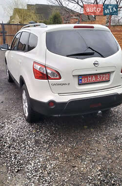 Позашляховик / Кросовер Nissan Qashqai+2 2011 в 