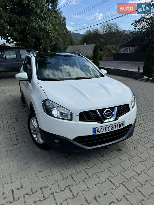 Внедорожник / Кроссовер Nissan Qashqai+2 2012 в 