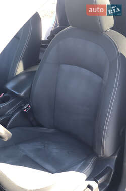 Позашляховик / Кросовер Nissan Qashqai+2 2010 в 