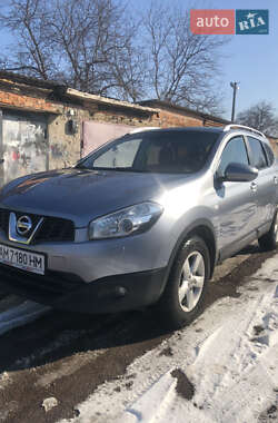 Позашляховик / Кросовер Nissan Qashqai+2 2010 в 