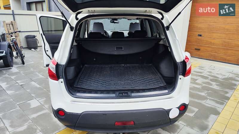 Внедорожник / Кроссовер Nissan Qashqai+2 2011 в Тернополе фото 6 Внедорожник / Кроссовер Nissan Qashqai+2 2011 в Тернополе