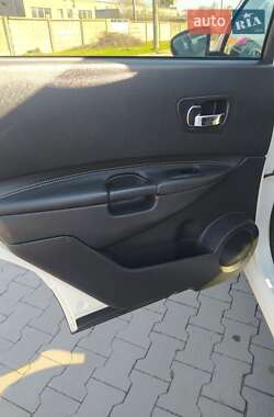 Позашляховик / Кросовер Nissan Qashqai+2 2010 в 