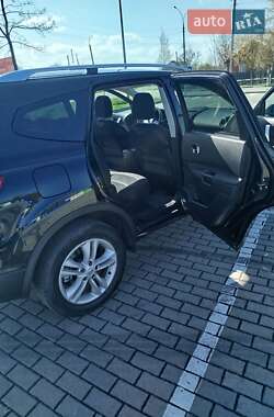 Позашляховик / Кросовер Nissan Qashqai+2 2010 в 