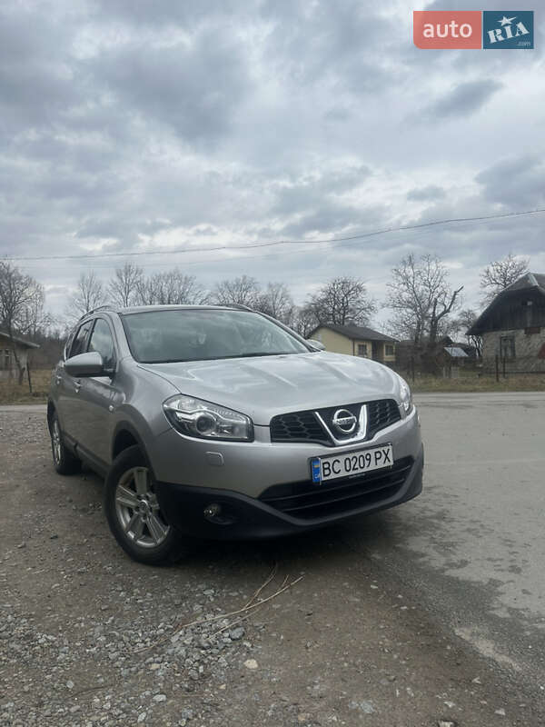 Внедорожник / Кроссовер Nissan Qashqai+2 2011 в 