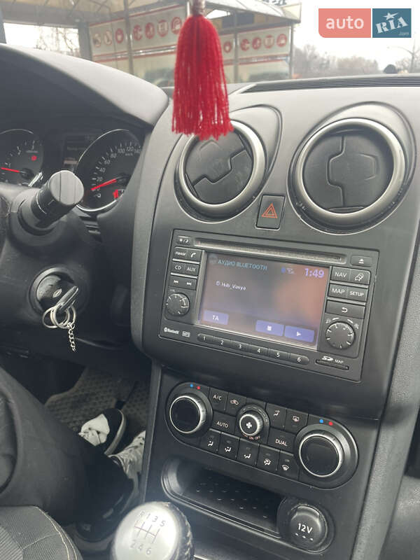 Позашляховик / Кросовер Nissan Qashqai+2 2011 в Чернівцях