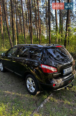 Внедорожник / Кроссовер Nissan Qashqai+2 2011 в 