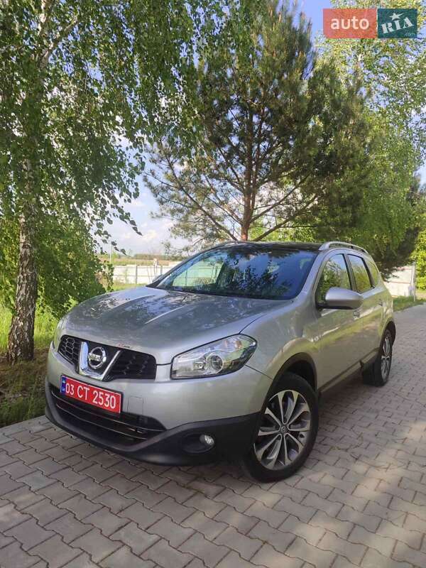 Позашляховик / Кросовер Nissan Qashqai+2 2012 в 