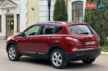Позашляховик / Кросовер Nissan Qashqai+2 2011 в 