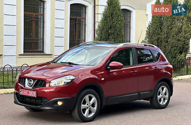 Позашляховик / Кросовер Nissan Qashqai+2 2011 в 