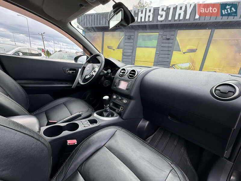 Позашляховик / Кросовер Nissan Qashqai+2 2010 в Стрию