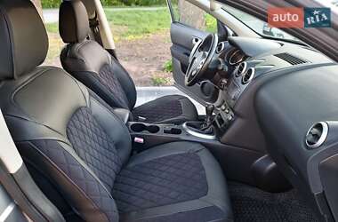 Позашляховик / Кросовер Nissan Qashqai+2 2010 в 