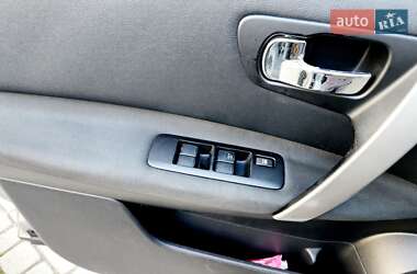 Позашляховик / Кросовер Nissan Qashqai+2 2011 в 