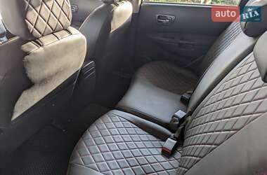 Позашляховик / Кросовер Nissan Qashqai+2 2011 в 