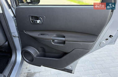 Позашляховик / Кросовер Nissan Qashqai+2 2011 в 