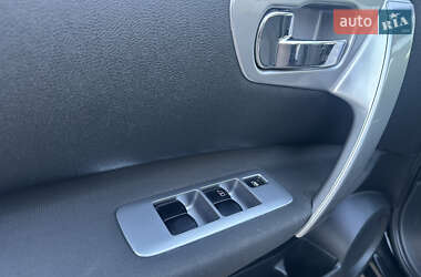 Позашляховик / Кросовер Nissan Qashqai+2 2011 в 