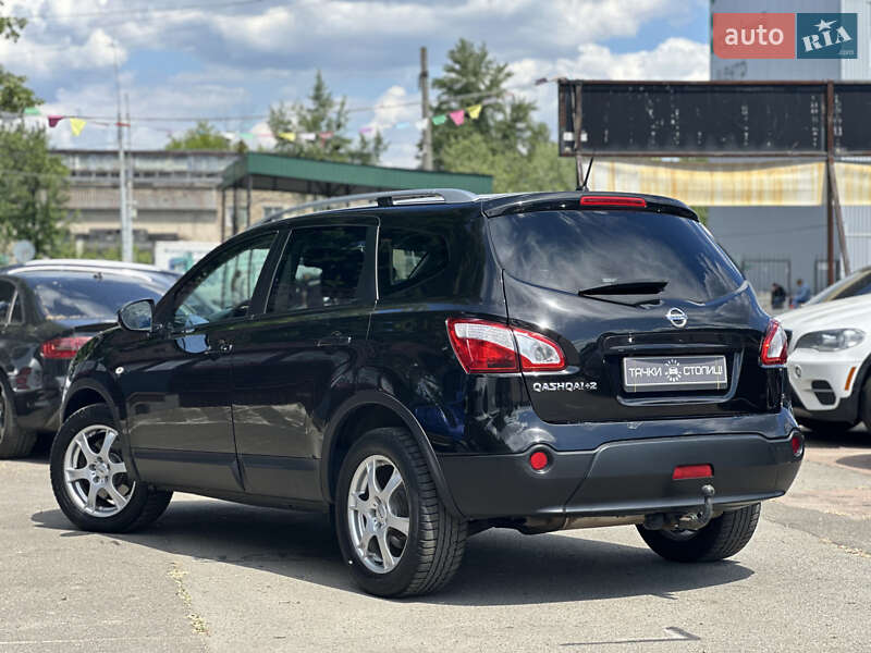 Позашляховик / Кросовер Nissan Qashqai+2 2010 в Києві
