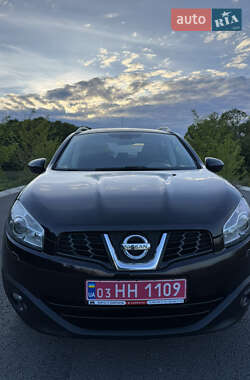 Внедорожник / Кроссовер Nissan Qashqai+2 2011 в 