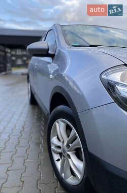 Внедорожник / Кроссовер Nissan Qashqai+2 2013 в 