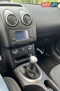 Позашляховик / Кросовер Nissan Qashqai+2 2011 в 