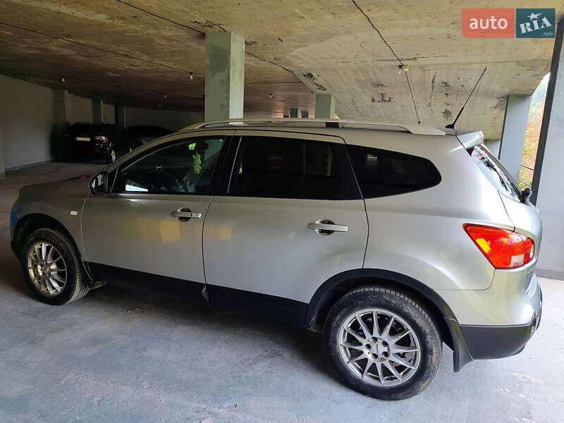 Внедорожник / Кроссовер Nissan Qashqai+2 2010 в Микуличине